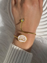 Load image into Gallery viewer, Your Name Gold Plated And Shell Stone Set