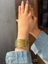 Load image into Gallery viewer, Nefertiti Bangle - Pure Copper