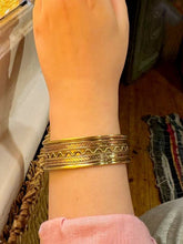 Load image into Gallery viewer, Hanaa Classy Bangle - Pure Copper
