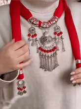 Load image into Gallery viewer, Linda Necklace Scarf - Red