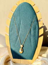 Load image into Gallery viewer, Pearly Shell Necklace - Stainless Steel