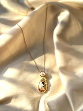 Load image into Gallery viewer, Pearly Shell Necklace - Stainless Steel