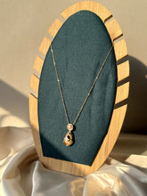 Load image into Gallery viewer, Pearly Shell Necklace - Stainless Steel