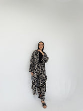 Load image into Gallery viewer, Taleen Summer Suit - Satin