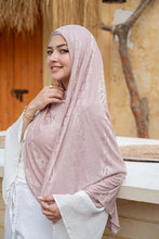 Load image into Gallery viewer, Ola Scarf - Kuwaiti