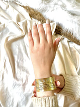 Load image into Gallery viewer, Celine Bangle - Pure Copper