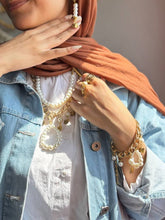 Load image into Gallery viewer, Evelyn Delicate Set - Pearl Stones