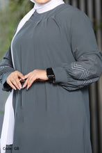 Load image into Gallery viewer, Baraa Abaya - Crepe