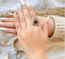Load image into Gallery viewer, Islamic Style Ring - White Agate