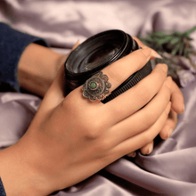Load image into Gallery viewer, Daisy Vintage Flower Ring - Pure Copper