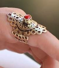 Load image into Gallery viewer, Elizabeth Vintage Ring - Pure Copper