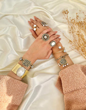 Load image into Gallery viewer, Quiet And Simple Elegance – Copper