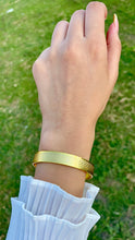Load image into Gallery viewer, Reem bangle – Timeless Elegance