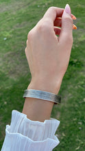 Load image into Gallery viewer, Rana bangle – Minimal Edge