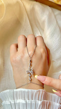 Load image into Gallery viewer, Sila Hand Chain - Stainless Steel