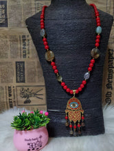 Load image into Gallery viewer, Yasmina Necklace - Agate Stones