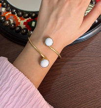 Load image into Gallery viewer, Quiet And Simple Elegance – Copper