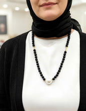 Load image into Gallery viewer, Delicate Necklace - Black Agate and White Pearl