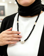 Load image into Gallery viewer, Delicate Necklace - Black Agate and White Pearl