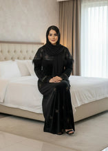 Load image into Gallery viewer, Rasha Abaya - Velvet