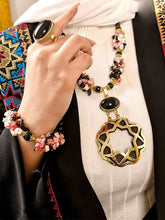 Load image into Gallery viewer, Estabraq Set - Broken Seashell And Onyx Stones