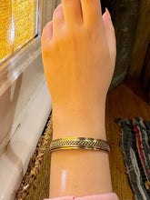 Load image into Gallery viewer, Basma Classy Bangle - Pure Copper