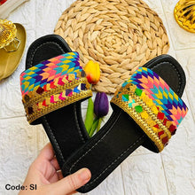 Load image into Gallery viewer, Nayara Handmade Clutch And Slippers - Leather And Linen
