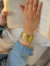 Load image into Gallery viewer, Nefertiti Bangle - Pure Copper
