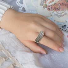Load image into Gallery viewer, Sandra Simple Ring
