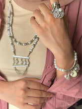 Load image into Gallery viewer, White Lolly Majorca Set With Pendant
