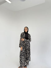 Load image into Gallery viewer, Taleen Summer Suit - Satin
