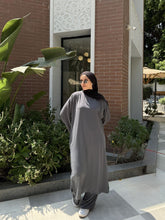 Load image into Gallery viewer, Rimas Suit - Crepe Royal
