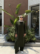 Load image into Gallery viewer, Rimas Suit - Crepe Royal
