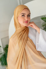 Load image into Gallery viewer, Mirna Scarf - Kuwaiti Chanel
