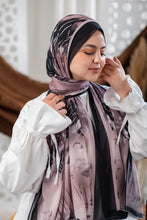 Load image into Gallery viewer, Nerine Scarf - Crepe Digital
