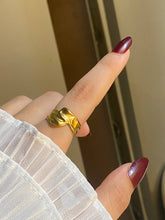 Load image into Gallery viewer, Zaria Twist Ring - Stainless Steel
