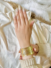 Load image into Gallery viewer, Celine Bangle - Pure Copper
