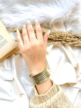 Load image into Gallery viewer, Dilara Bangle - Pure Copper
