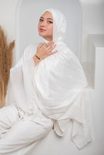 Load image into Gallery viewer, Raneen Scarf - linen Iranian
