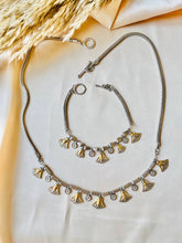 Load image into Gallery viewer, Luxurious And Unique Set - Silver Plated And Gold Plated
