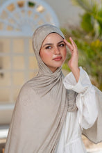 Load image into Gallery viewer, Eman Scarf - Pure Kuwaiti
