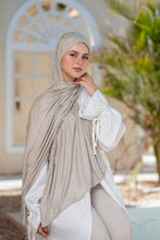 Load image into Gallery viewer, Eman Scarf - Pure Kuwaiti
