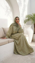 Load image into Gallery viewer, Asmahan Luxurious Linen Abaya
