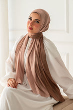 Load image into Gallery viewer, Basma Scarf - Degrade Dubita * Satin
