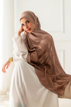 Load image into Gallery viewer, Basma Scarf - Degrade Dubita * Satin
