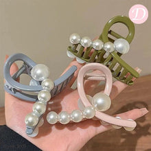 Load image into Gallery viewer, Banan Hair Clips
