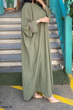 Load image into Gallery viewer, Omaima Abaya - Crepe
