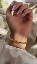 Load image into Gallery viewer, Leen Bangle - Stainless Steel
