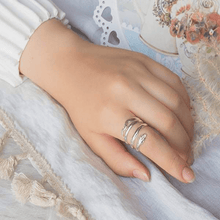 Load image into Gallery viewer, Medusa Simple Ring
