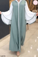 Load image into Gallery viewer, Omnia Abaya- Crepe
